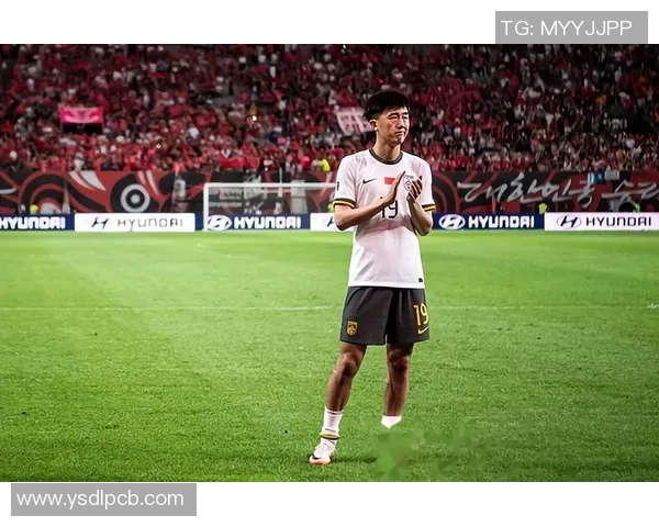 足球明星高清鼓包图片展示引发球迷热议与关注 足球明星高清鼓包图片展示引发球迷热议与关注