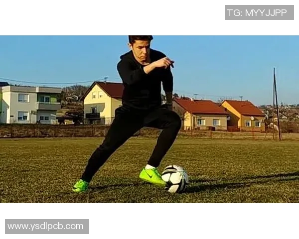 足球明星被亲吻鞋子引发热议背后的故事与意义解析 足球明星被亲吻鞋子引发热议背后的故事与意义解析